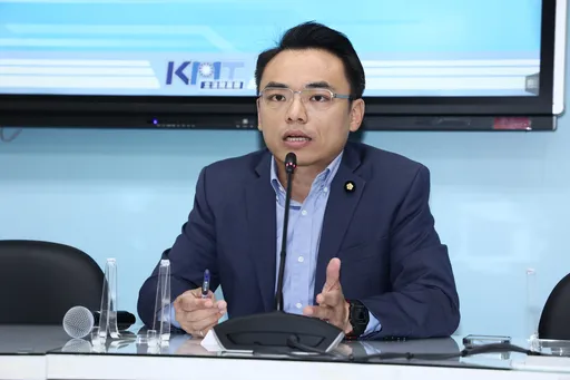 國造潛艦編2840億預算 藍委斥「偷吃步」:海鯤號還沒下水測試