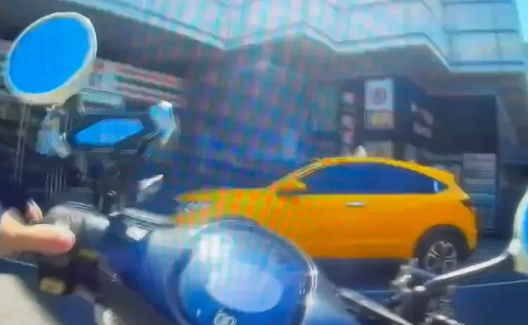 巡邏警得知小黃拋錨，立即到現場救援。警方提供