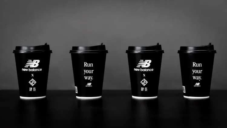 場館肆伍IVXVcafe與New Balance推出聯名飲品。品牌提供