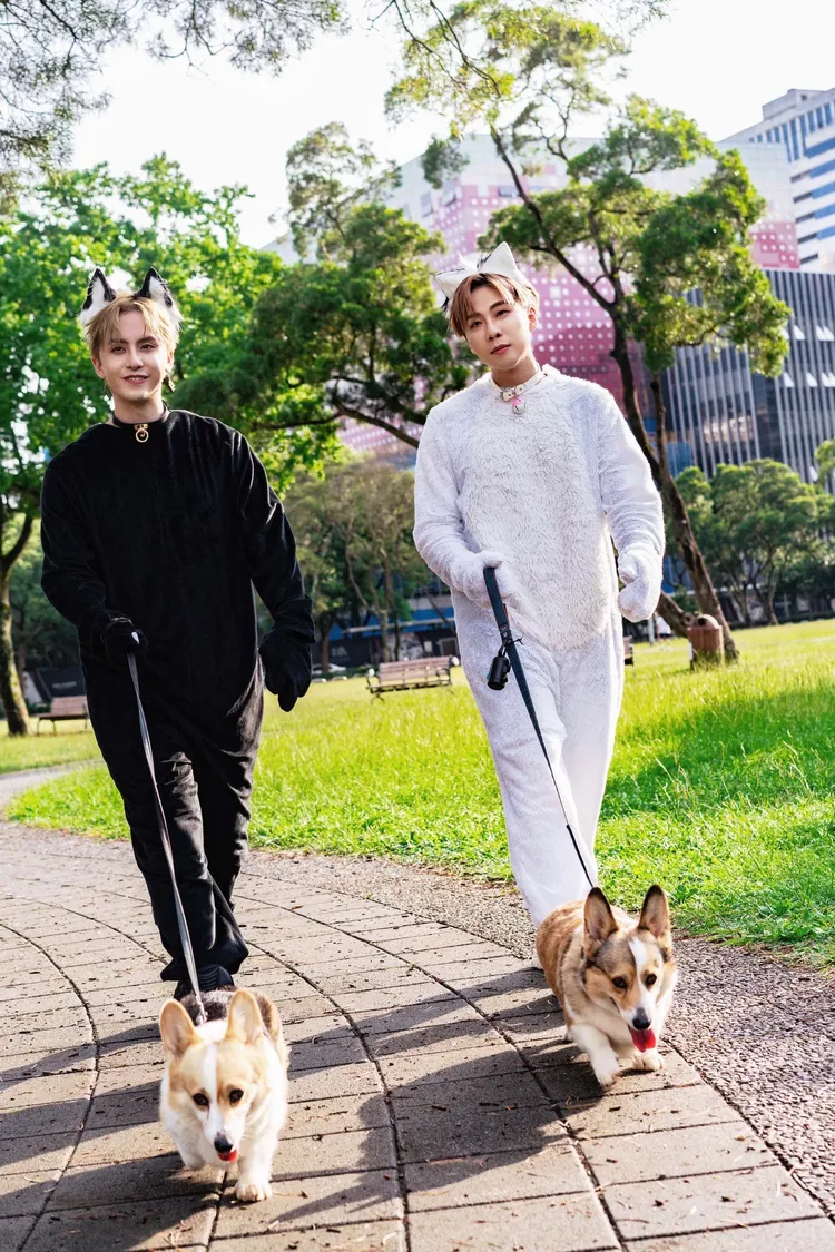 李東軒（右）和田亞霍對唱，認為追愛義無反顧也要愛自己。邦寧影視傳播提供