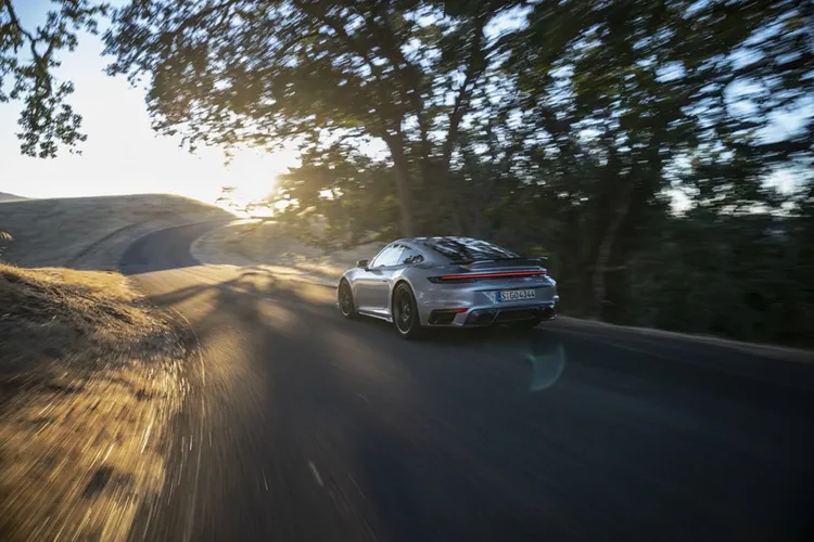 Porsche 911 Turbo 50 Years搭載3.7升水平對臥雙渦輪增壓引擎，可爆發出650PS最大馬力與800 Nm扭力，零百加速僅需2.7秒。原廠照片