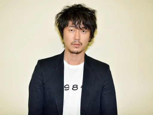 「日本NONO」出獄了　新井浩文性侵按摩師蹲牢4年現蹤