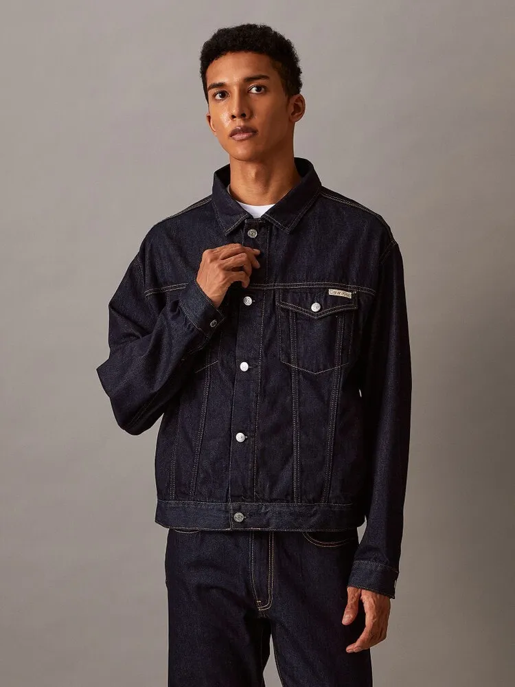 Calvin Klein寬鬆丹寧夾克，8680元。品牌提供