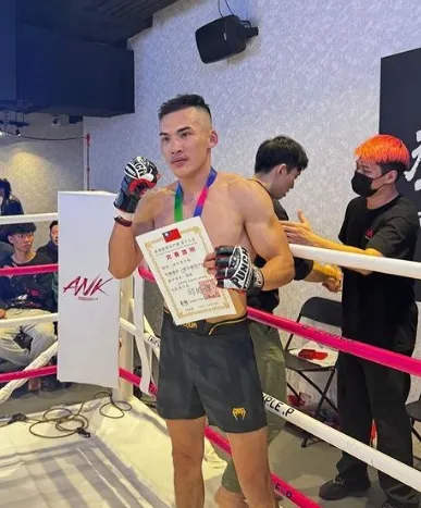 韓森被封台中拳王。翻攝韓森IG