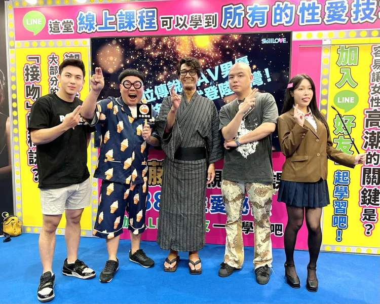 都幾根（左起）、蜆仔、加藤鷹、大象傳媒創辦人強尼、艾悠。大象傳媒提供