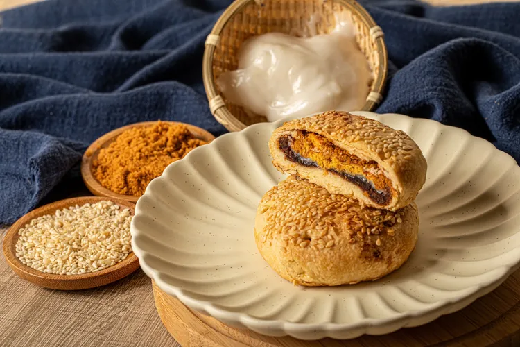 「台灣Ｑ餅」5入市價350元、預購價335元，8入市價560元、預購價535元，12入市價840元、預購價800元。業者提供