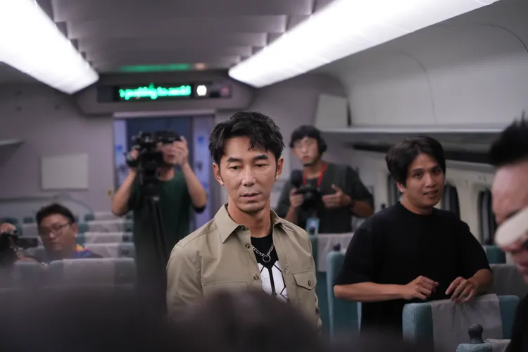 李李仁在高鐵智能攝影棚拍攝。華影國際提供