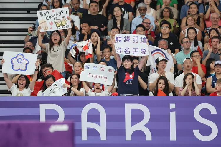 台灣球迷替「麟洋配」加油。中央社