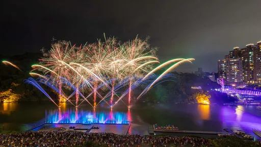 雙北4場煙火秀接力!大稻埕施放長達480秒、碧潭噴水鯨魚現身