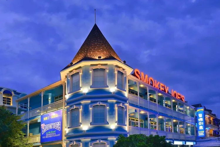 墾丁知名餐廳「冒煙的喬」宣布結束停業。翻攝「冒煙的喬 墾丁大灣店」臉書