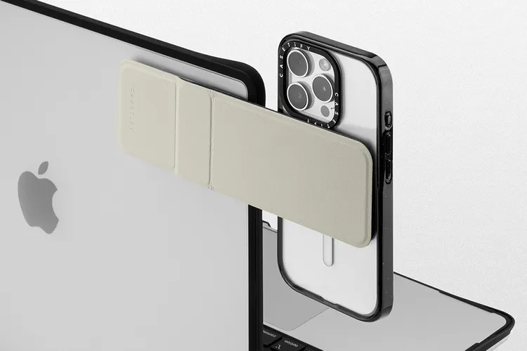 CASETiFY全新推出筆記型電腦延伸手機架，延展電腦螢幕提升工作和學習的效率。CASETiFY 提供 