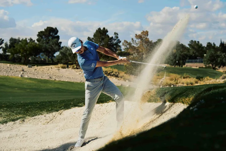 韓國職業高爾夫球手李旻宇反覆測試新品性能。品牌提供