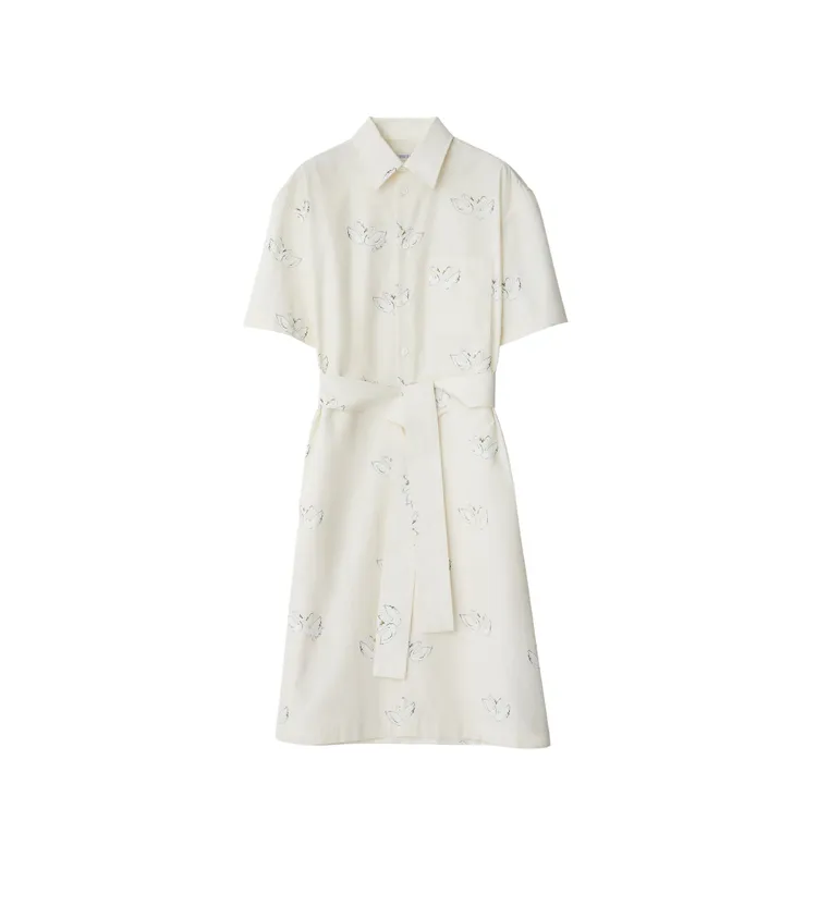 Burberry皂白色天鵝圖案棉質洋裝，3萬9900元。品牌提供