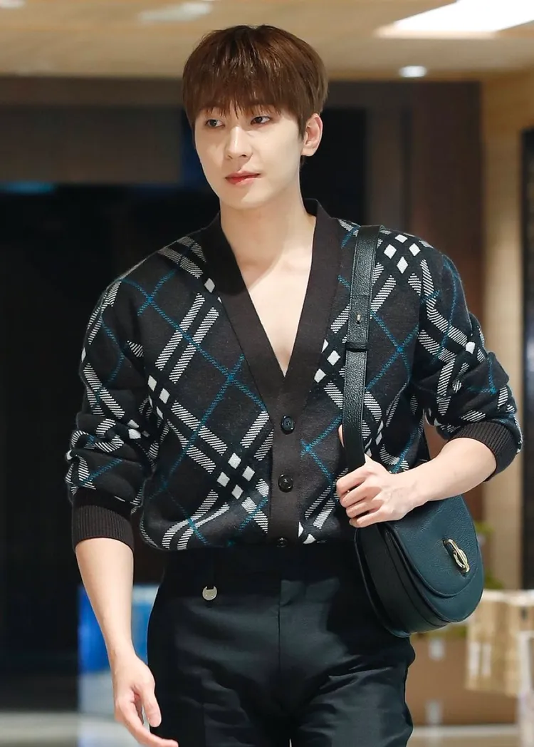 圓佑隱約露出結實胸肌。翻攝X