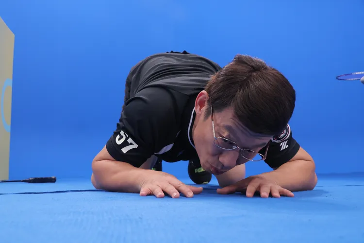 郭子乾二度模仿李洋。NOWnews《鄉民大學問》提供