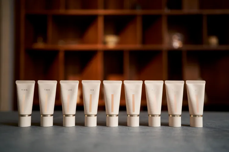 RMK水潤光彩粉霜，30g／2200元。品牌提供