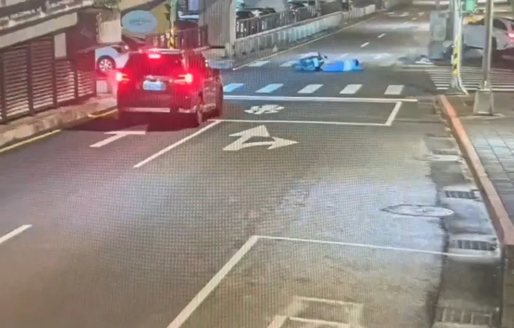 女騎士遭撞倒地。警方提供
