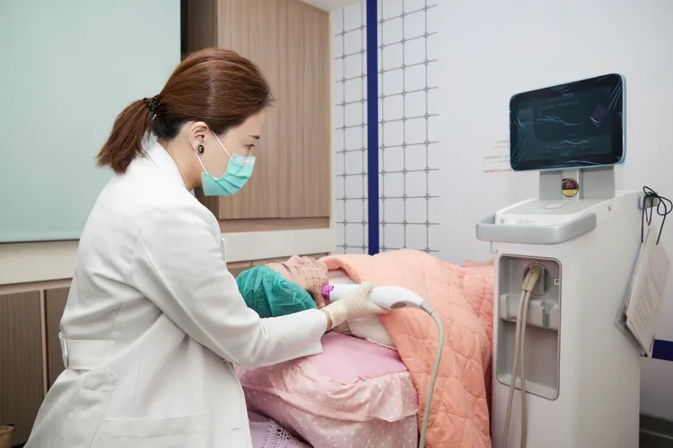 ▲鳳凰電波屬於容積是加熱，加熱範圍廣，在刺激膠原蛋白新生上效率更佳。