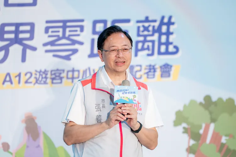 桃捷A12站遊客中心啟用張善政期許提升桃園國際觀光市場能見度。桃園市府提供