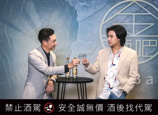 最生疏父子!謝祖武父子首合體代言互打招呼「你好」 潤滑劑媽媽:他倆相愛相殺