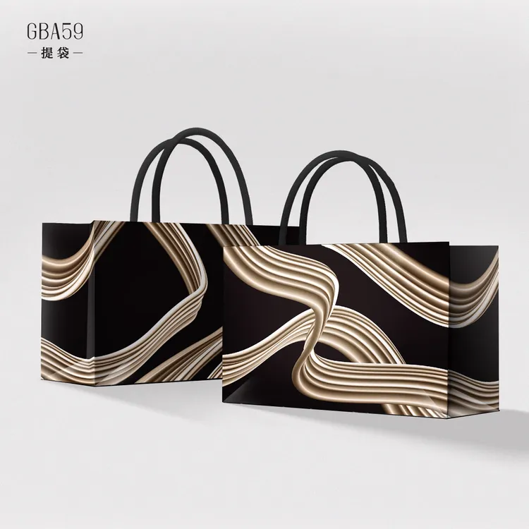 提袋將時裝印花的構圖結合典禮主視覺的色系。品牌提供