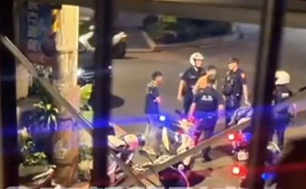 支持警力趕來制伏男子帶回管束。翻攝社會事新聞影音