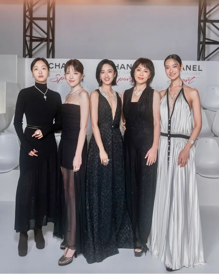 茱蒂蒙瓊查容蘇因（右起）、劉嘉玲、桂綸鎂、許瑋甯、金高銀日前為香奈兒夢幻同框。翻攝劉嘉玲IG