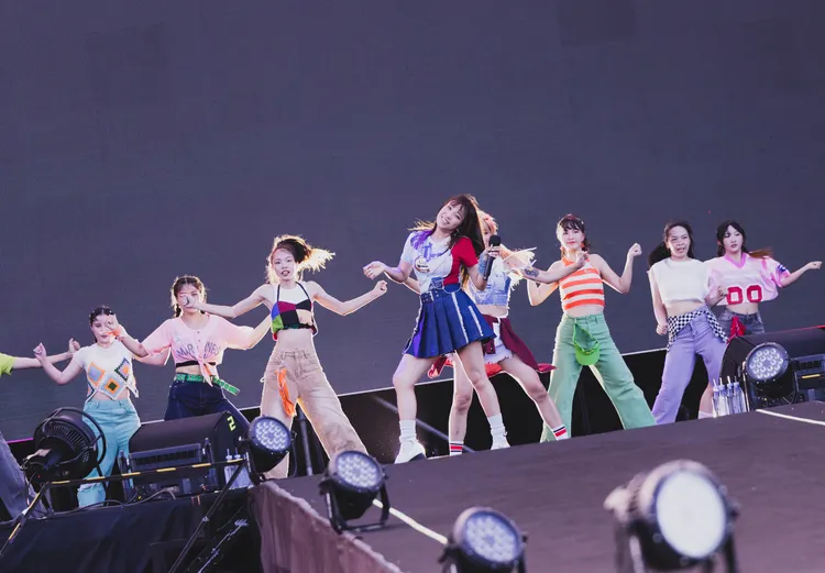 金鐘女星梁舒涵跨界歌手唱跳，闖出一片天。寬寬整合行銷提供