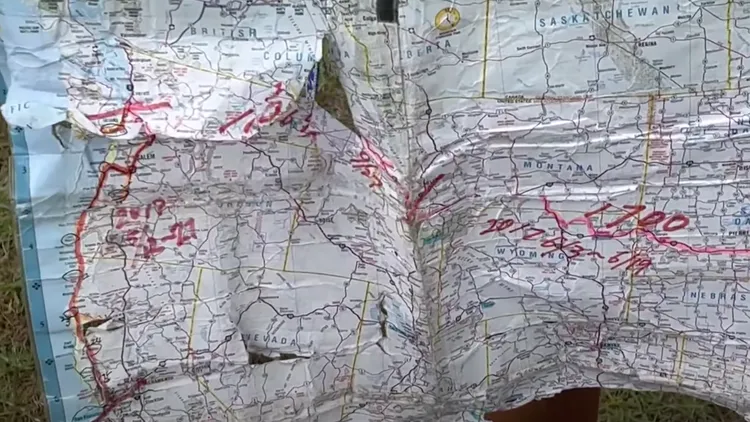 這名80歲阿公更是僅靠一張地圖完成旅途。翻攝自WDHN News