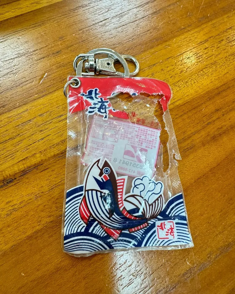 有網友的造型悠遊卡放公司被老鼠吃掉。翻攝自threads