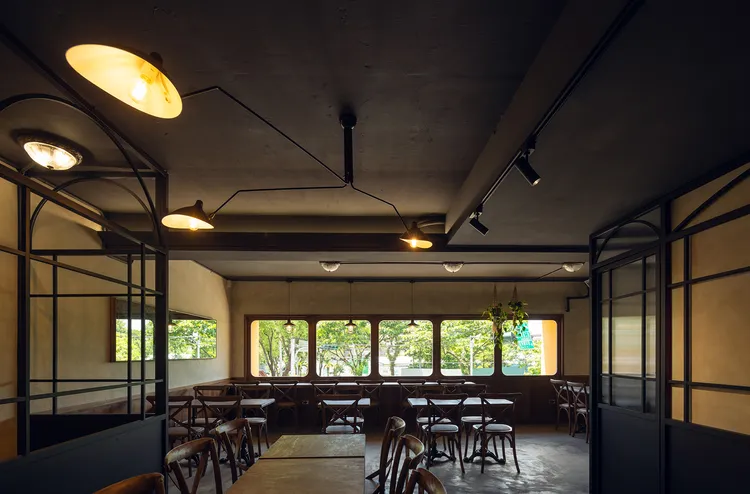 結合法式的優雅與越式的質樸，呈現出沈穩優雅的寧靜氛圍。業者提供