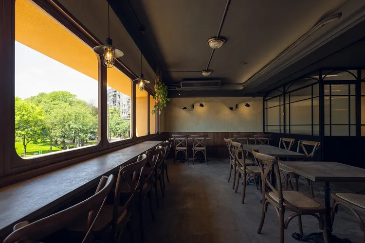 空間以其獨特的設計語言，打造出異材質與法越文化融合的底蘊。業者提供