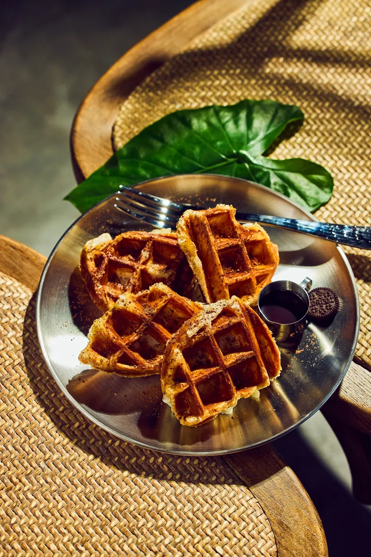 「麻糬鬆餅」以比利時鬆餅的製作方式，在脆口的口感下搭配台東蜂蜜，甜香脆的滋味是療癒系甜點之一。業者提供