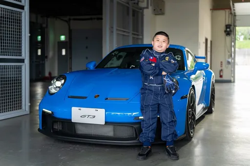 點燃10歲童炙熱賽車夢 保時捷與喜願協會為罕病兒實現夢想