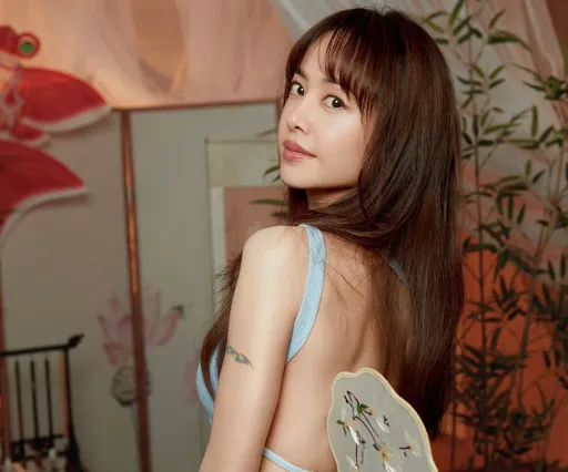 蔡妈妈知道吗！蔡依林无瑕美背全被看光　七夕自比「现代织女」　