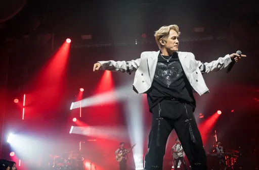 誰能比他慘! 金曲歌王負債又沒地方住!被好心教會收留