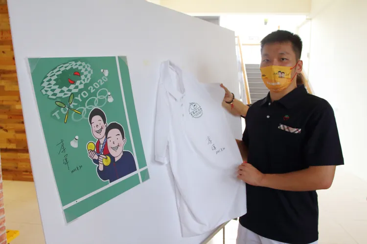 凡至金門金牪餐廳與李洋簽名海報拍照打卡，即享用餐9折、購物滿額得好禮。業者提供