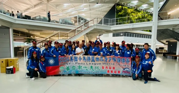 台南代表隊到美國參加2024年美國小馬聯盟小馬級世界青少棒錦標賽。台南市政府