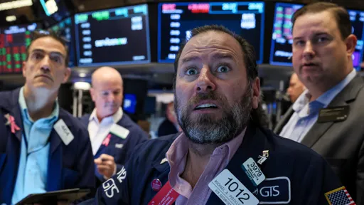 道瓊慘崩千點！美股全面重摔　「恐慌指數」飆近4年新高