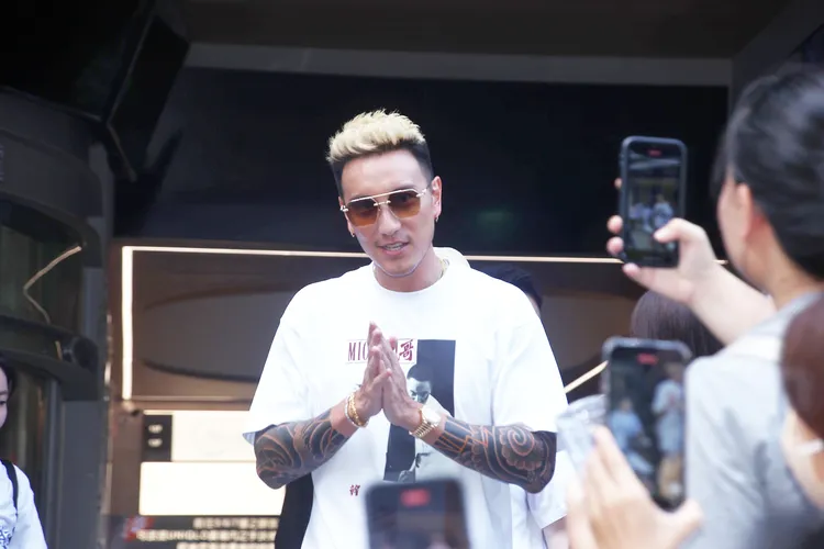 王陽明被拱「送股票」。娛樂中心攝