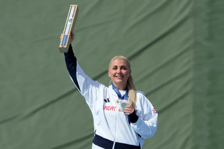 英國辣媽安柏產後3個月照樣奪下銀牌。美聯社
