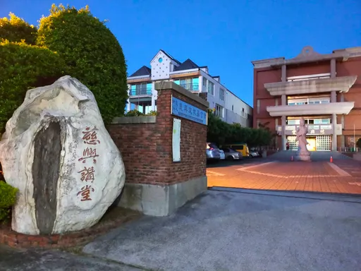 台中暑訓營志工對學童「扯耳、掐脖、折手」 違法招生遭勒令停辦