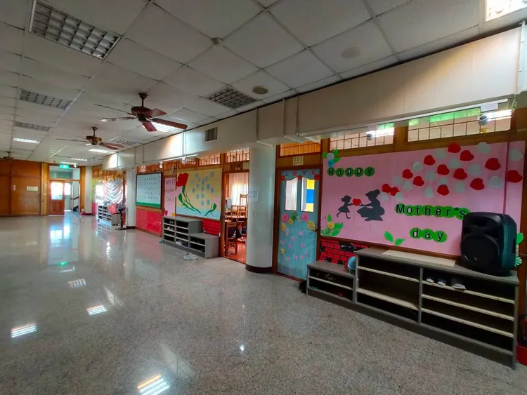 台中市政府到梧棲區慈興文教基金會稽查。市府提供