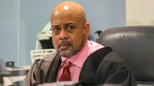 影片｜恐怖教育！學生實地學習打瞌睡　美國法官以囚犯體驗「教導」少女尊重