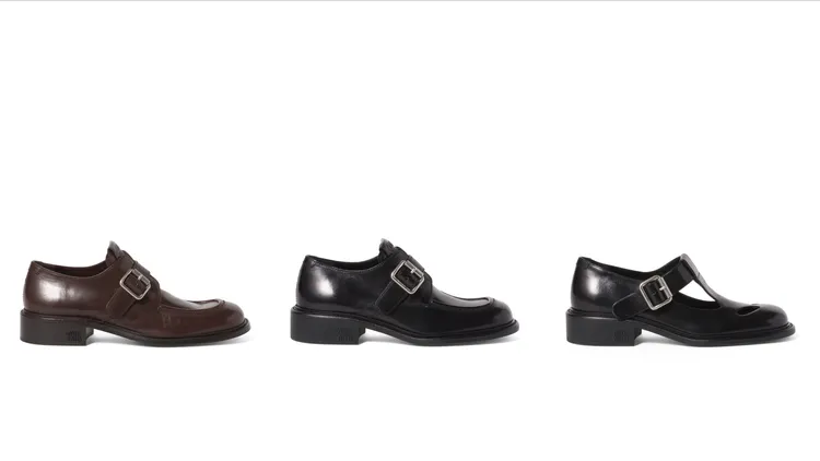 Miu Miu帶扣皮鞋（左）4萬7500元、（中）4萬7500元、T-bar皮革鞋款（右）4萬1000元。品牌提供
