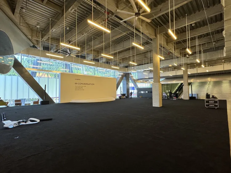 首度訪台的蒂妲史雲頓，在台北藝術中心出席香奈兒品牌藝術暨文化大使對談活動。特勤中心攝