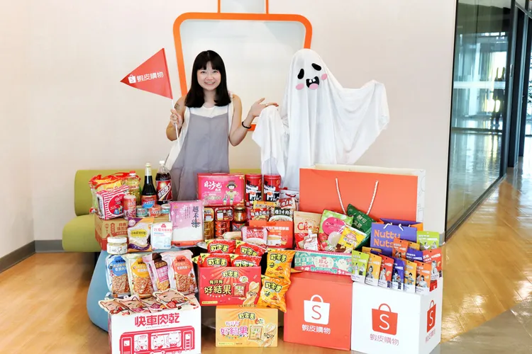 「中元節」專區包含多款拜拜箱及超過百款普渡品5折優惠。蝦皮購物提供