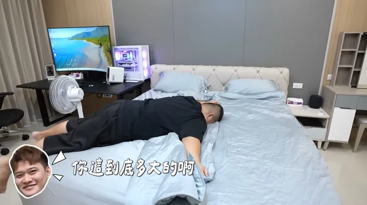 房間特別挑了大床。翻攝大蛇丸YT