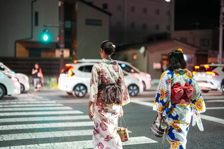 年輕女孩身著浴衣，參加這場夏季盛典。田欣雲攝影