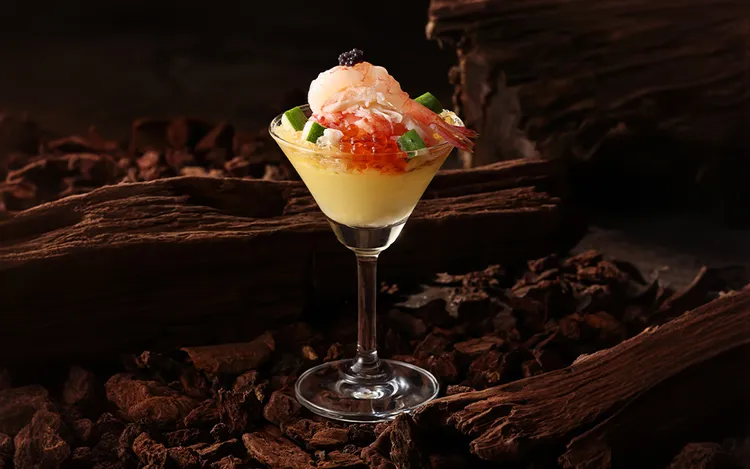 活動期間到「阪前和牛鐵板燒」台北中山北店及台中文心五權西店，消費套餐，出示名片或工作識別證，則贈「松葉蟹甜蝦晶凍杯」1份。業者提供